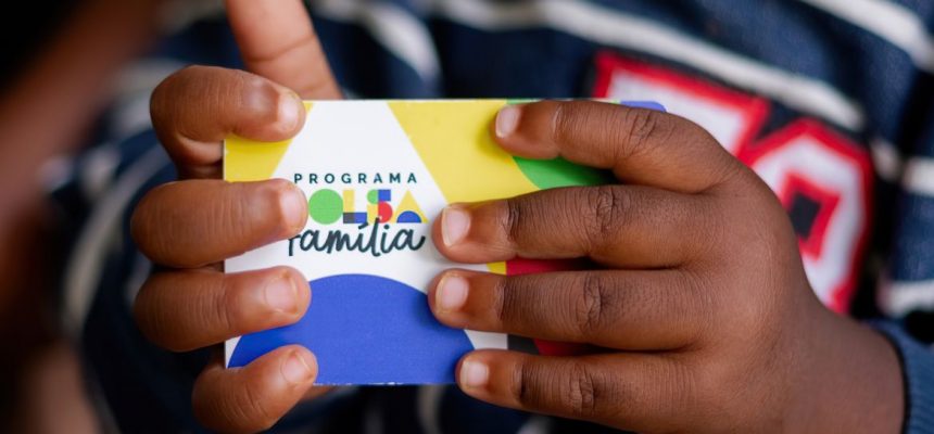 A Caixa Econômica Federal paga nesta sexta-feira (21) a parcela de março do novo Bolsa Família aos beneficiários com Número de Inscrição Social (NIS) de final 4.