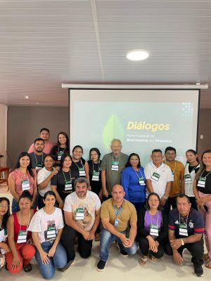 O Governo do Amazonas, por meio da Secretaria de Estado de Desenvolvimento Econômico, Ciência, Tecnologia e Inovação (Sedecti), promoveu, nesta segunda-feira (05/05), mais uma etapa dos Diálogos Municipais, no município de Santa Isabel do Rio Negro (a 630 quilômetros de Manaus). O evento foi organizado em parceria com o Serviço Brasileiro de Apoio às Micro e Pequenas Empresas (Sebrae), no Auditório Municipal Irmã Dulce, localizado na avenida Duque de Caxias, bairro Centro.